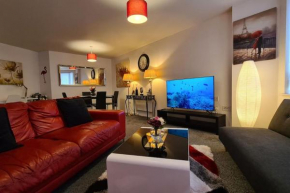 Lovely 2-bed Apt+Wi-Fi+Parking.